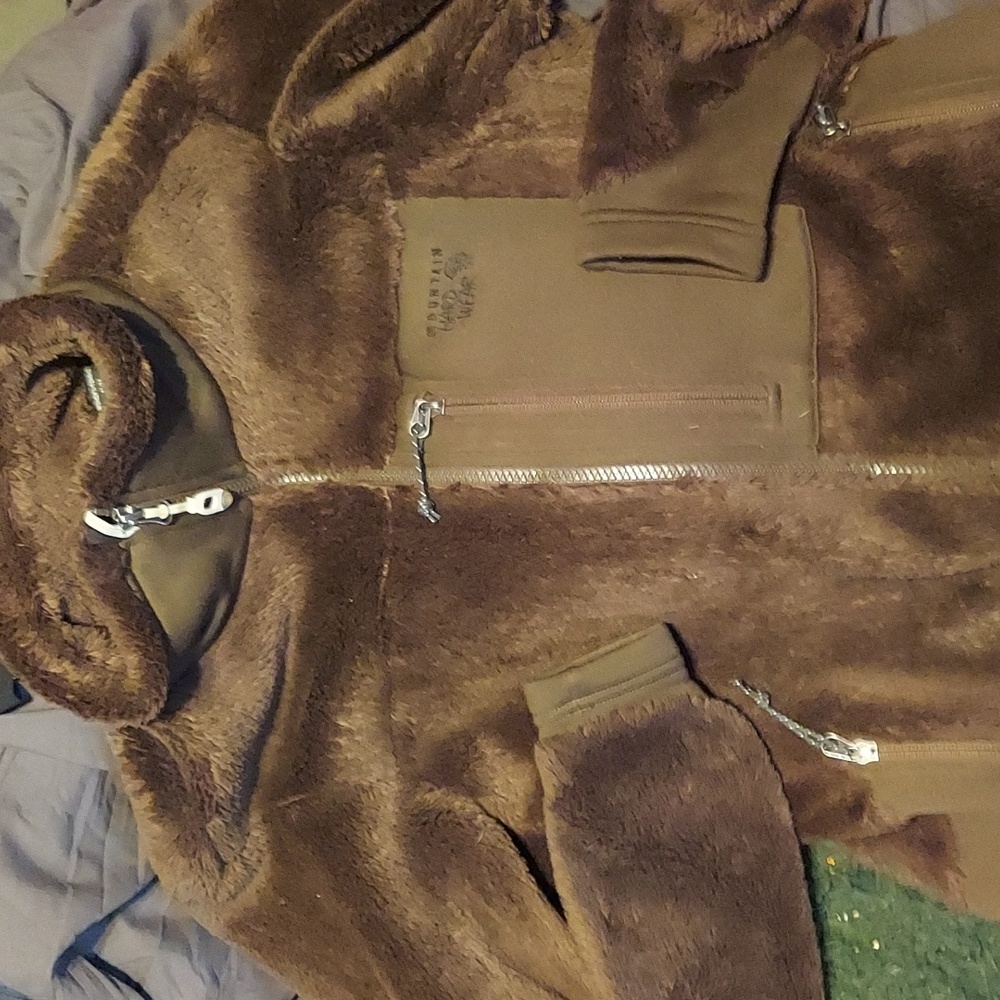 Ultra plush y2k fav! Mono chromatic lux full zip fleece from Mt. Hardwear